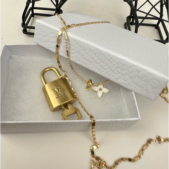COPY - COPY - #311 ✅EUC LOUIS VUITTON ✅ Authentic Lock & Key on Necklace Chains - Picture 2 of 10